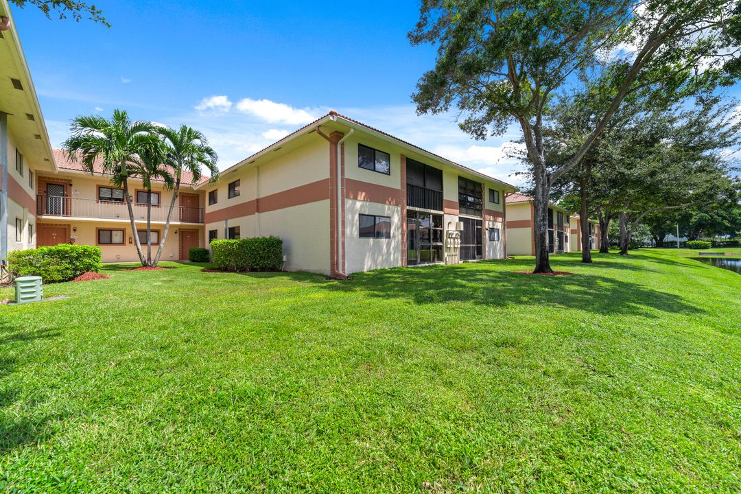 For Sale: $145,000 (2 beds, 2 baths, 900 Square Feet)