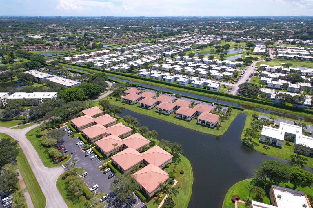 For Sale: $145,000 (2 beds, 2 baths, 900 Square Feet)