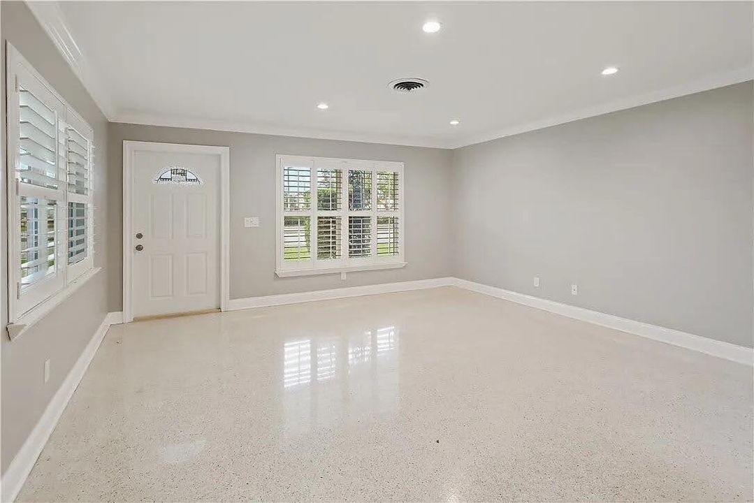 待售: $349,000 (2 贝兹, 2 浴室, 1152 平方英尺)