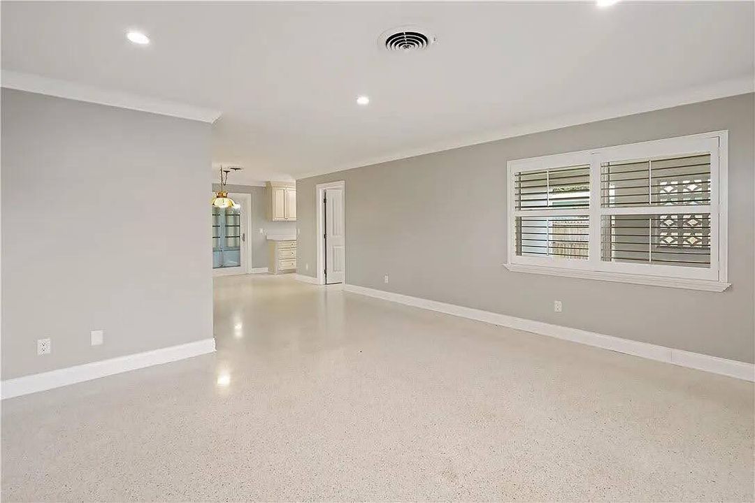 待售: $349,000 (2 贝兹, 2 浴室, 1152 平方英尺)