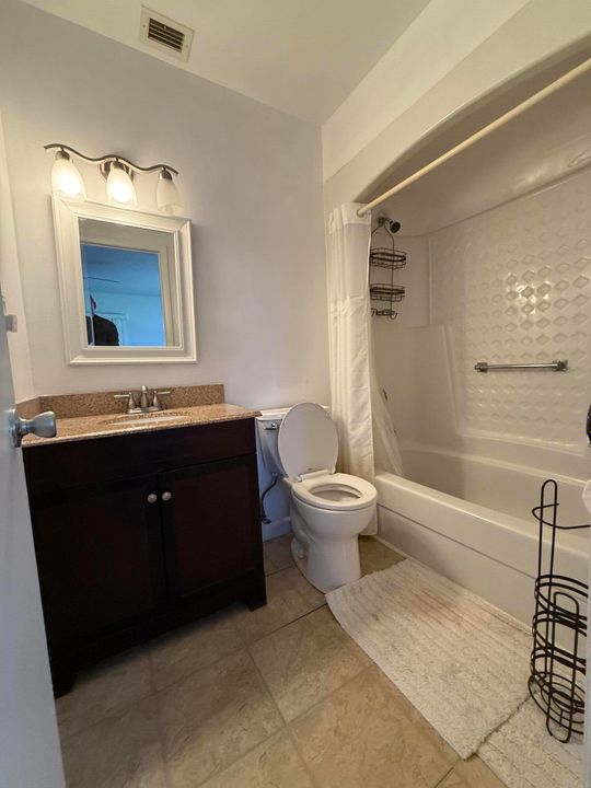 待售: $124,900 (1 贝兹, 1 浴室, 747 平方英尺)