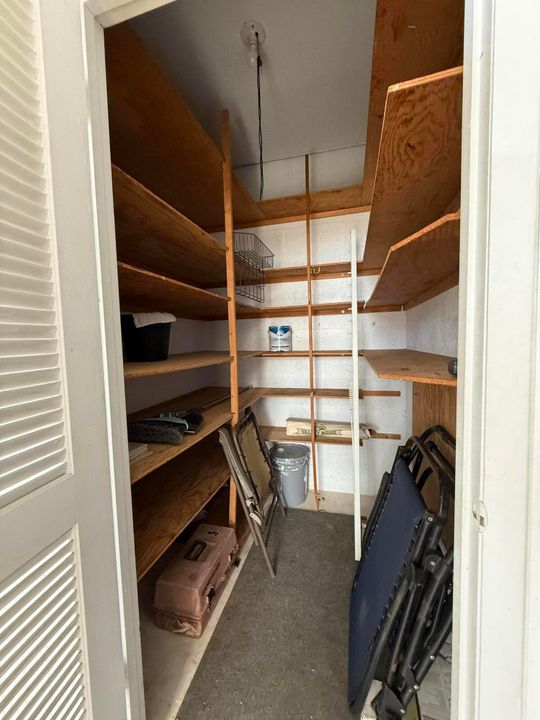 待售: $124,900 (1 贝兹, 1 浴室, 747 平方英尺)