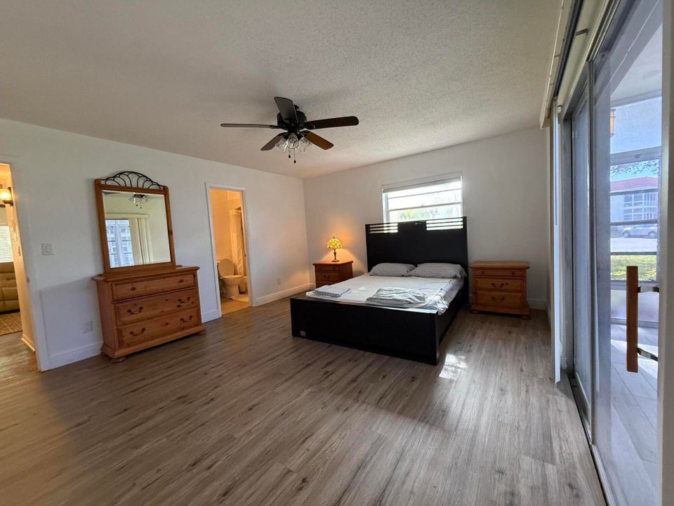 待售: $124,900 (1 贝兹, 1 浴室, 747 平方英尺)