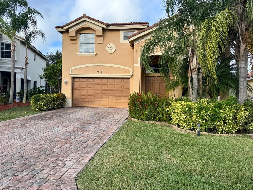 出租: $3,950 (4 贝兹, 2 浴室, 2649 平方英尺)