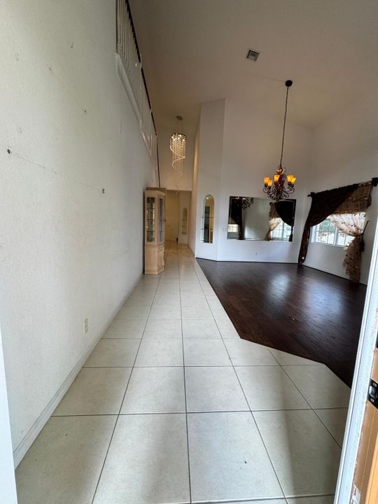 出租: $3,950 (4 贝兹, 2 浴室, 2649 平方英尺)