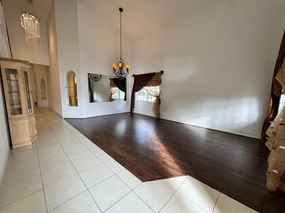 出租: $3,950 (4 贝兹, 2 浴室, 2649 平方英尺)