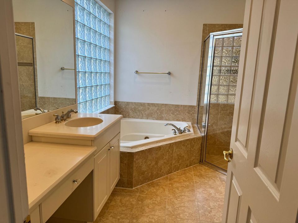 出租: $3,950 (4 贝兹, 2 浴室, 2649 平方英尺)