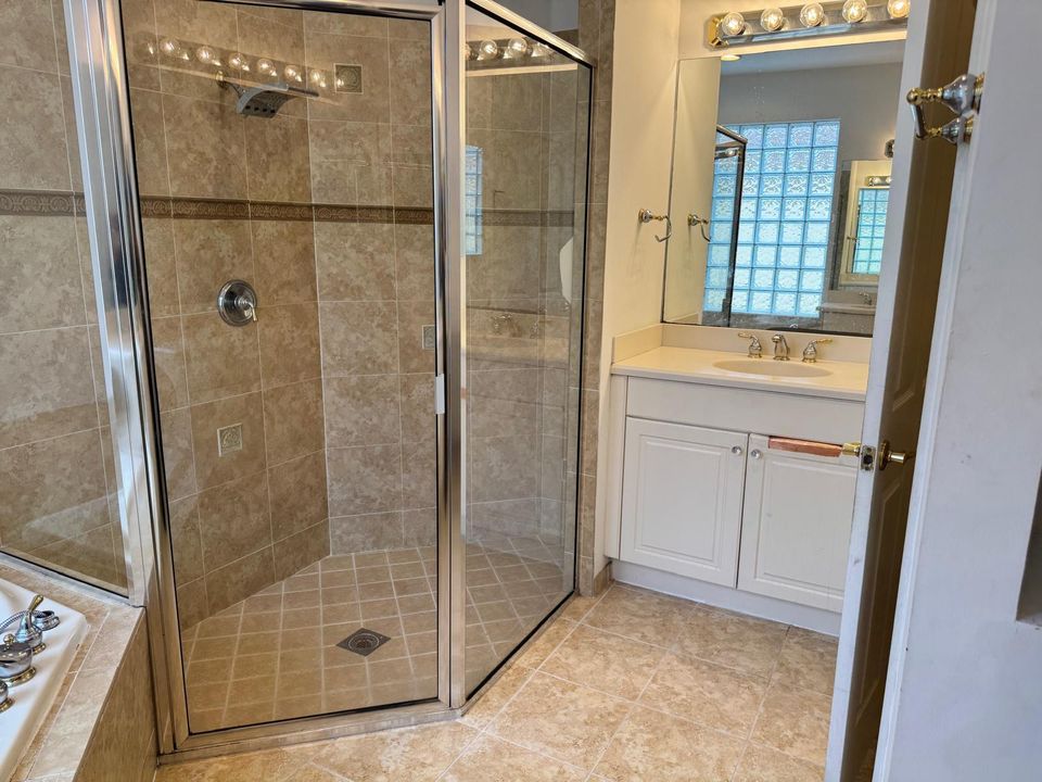 出租: $3,950 (4 贝兹, 2 浴室, 2649 平方英尺)