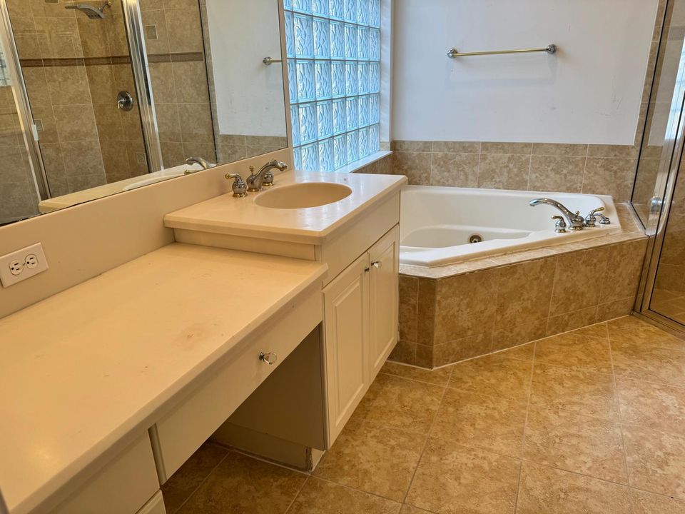 出租: $3,950 (4 贝兹, 2 浴室, 2649 平方英尺)