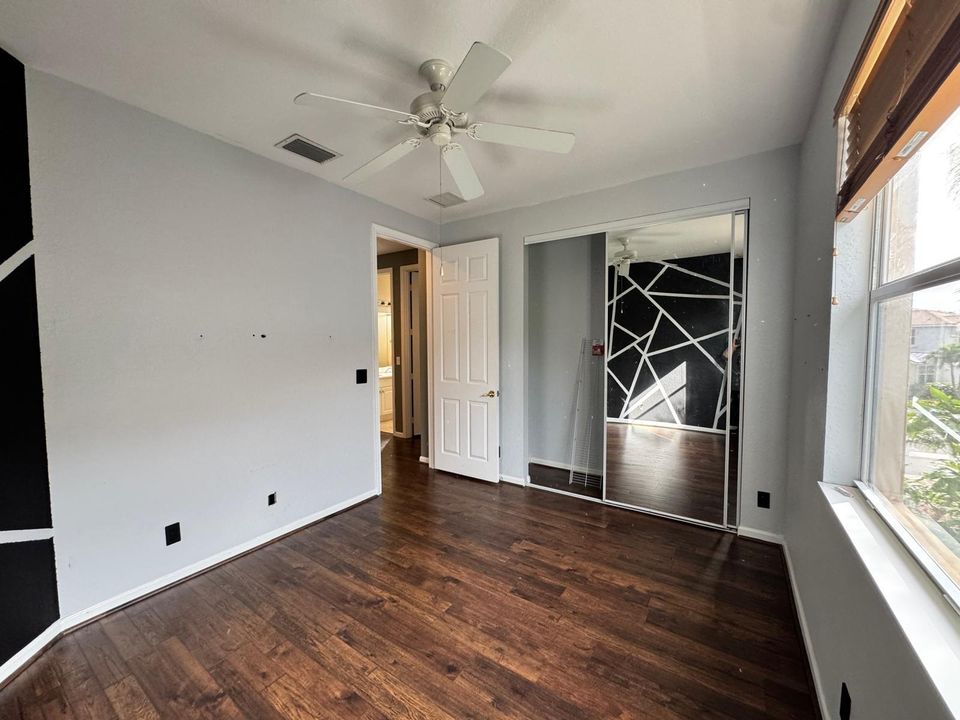 出租: $3,950 (4 贝兹, 2 浴室, 2649 平方英尺)