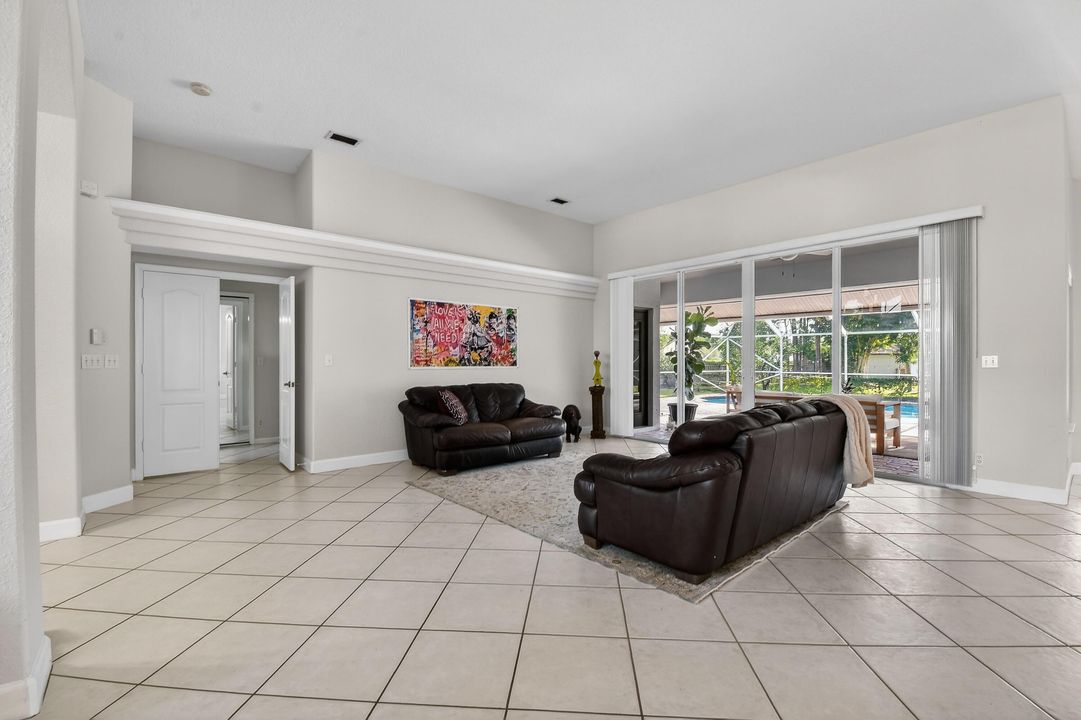 En Renta: $4,950 (3 camas, 2 baños, 2513 Pies cuadrados)