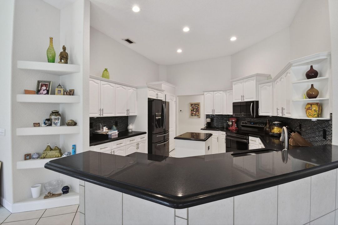 En Renta: $4,950 (3 camas, 2 baños, 2513 Pies cuadrados)