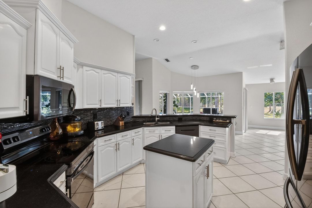 En Renta: $4,950 (3 camas, 2 baños, 2513 Pies cuadrados)