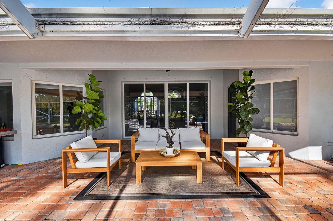 En Renta: $4,950 (3 camas, 2 baños, 2513 Pies cuadrados)