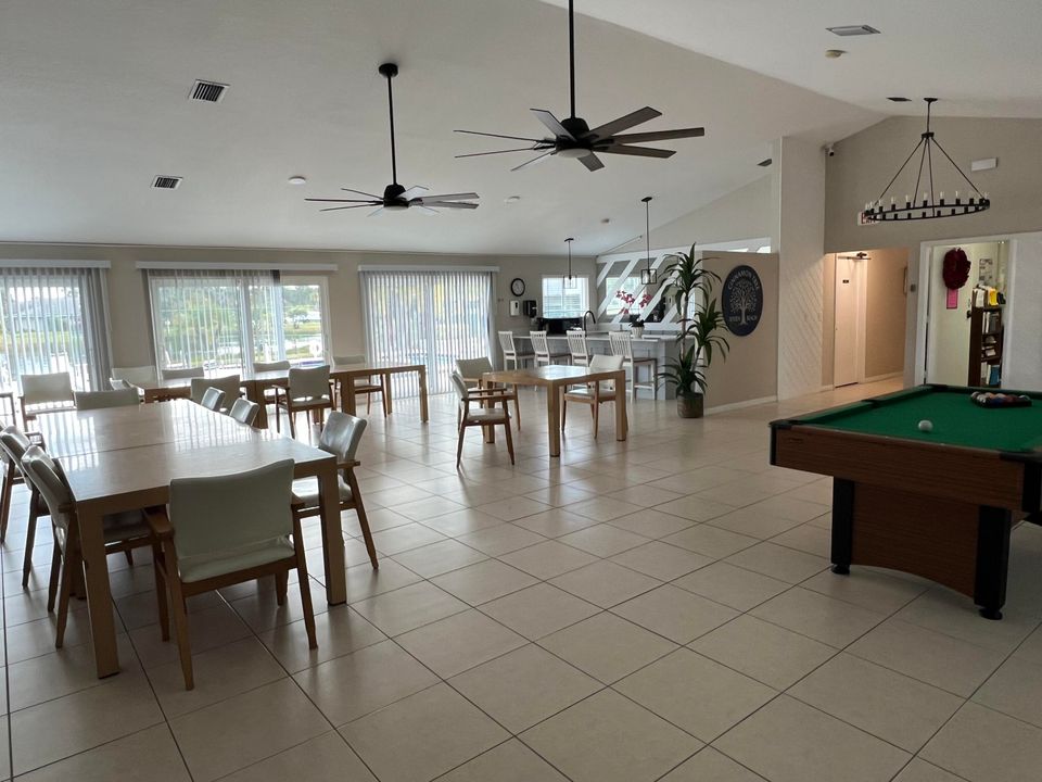 En Venta: $199,000 (2 camas, 2 baños, 1037 Pies cuadrados)