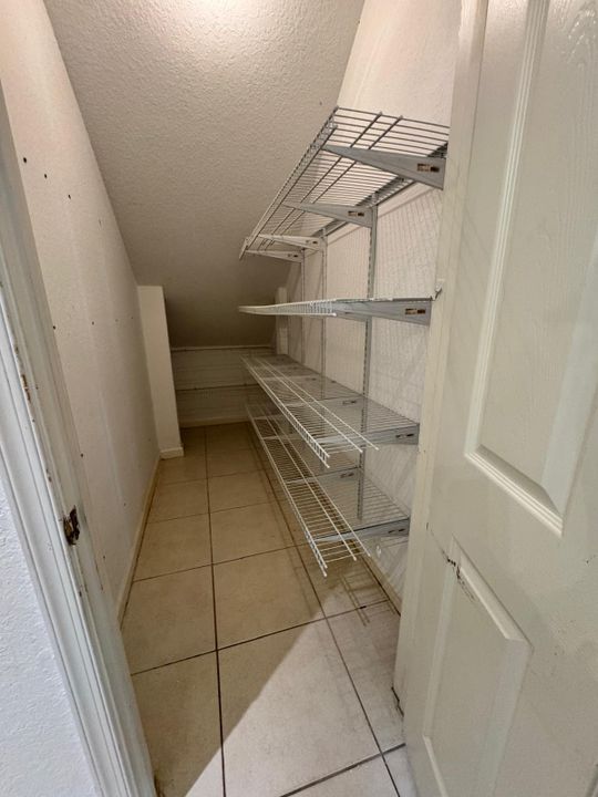 出租: $3,950 (4 贝兹, 2 浴室, 2649 平方英尺)