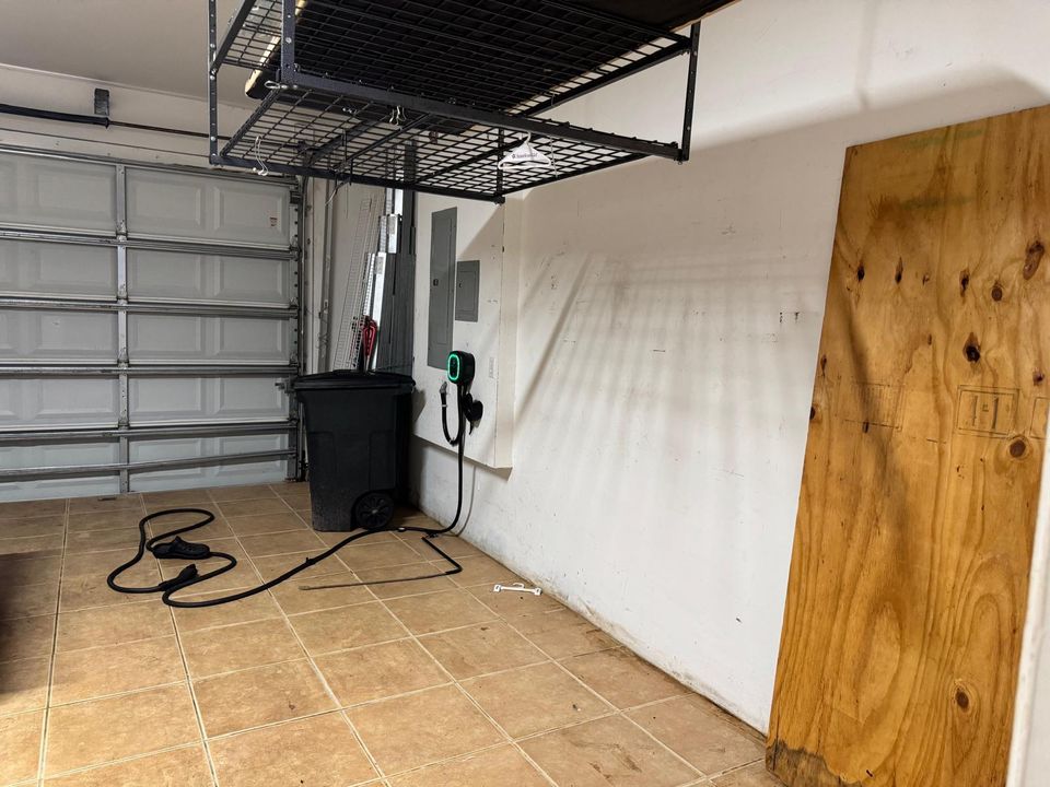 出租: $3,950 (4 贝兹, 2 浴室, 2649 平方英尺)