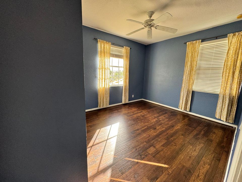 出租: $3,950 (4 贝兹, 2 浴室, 2649 平方英尺)