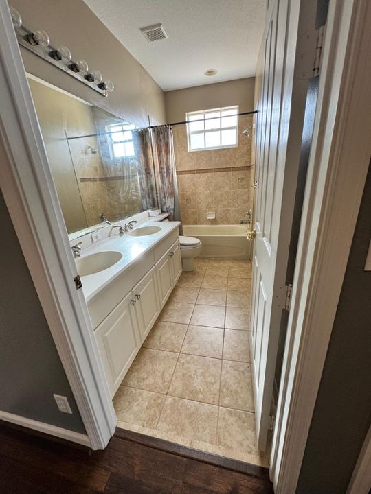 出租: $3,950 (4 贝兹, 2 浴室, 2649 平方英尺)