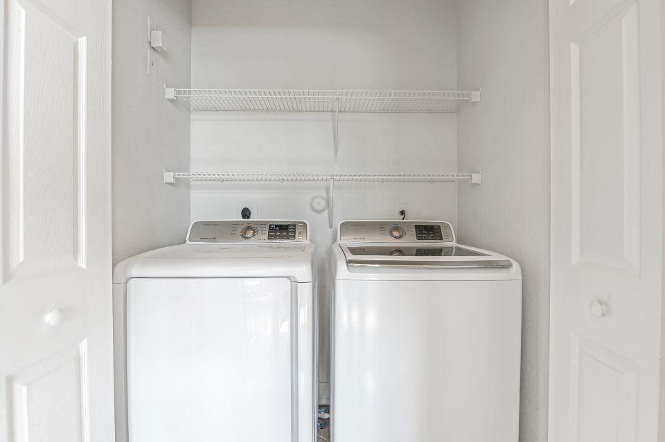 For Sale: $237,000 (2 beds, 2 baths, 1036 Square Feet)