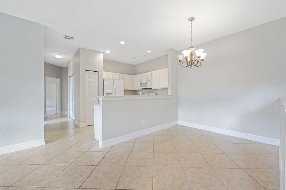 For Sale: $237,000 (2 beds, 2 baths, 1036 Square Feet)