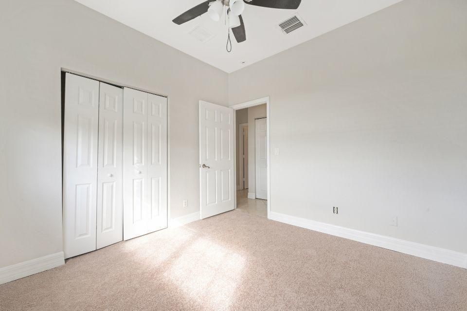 For Sale: $237,000 (2 beds, 2 baths, 1036 Square Feet)