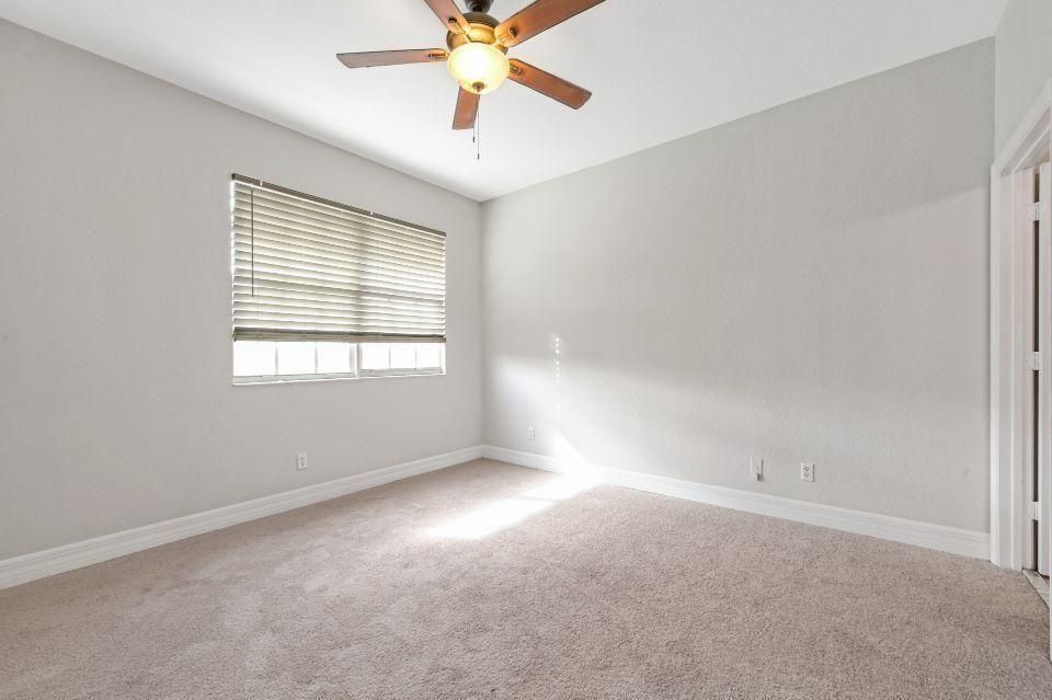 For Sale: $237,000 (2 beds, 2 baths, 1036 Square Feet)