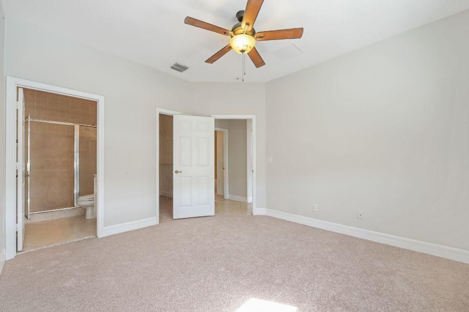 For Sale: $237,000 (2 beds, 2 baths, 1036 Square Feet)