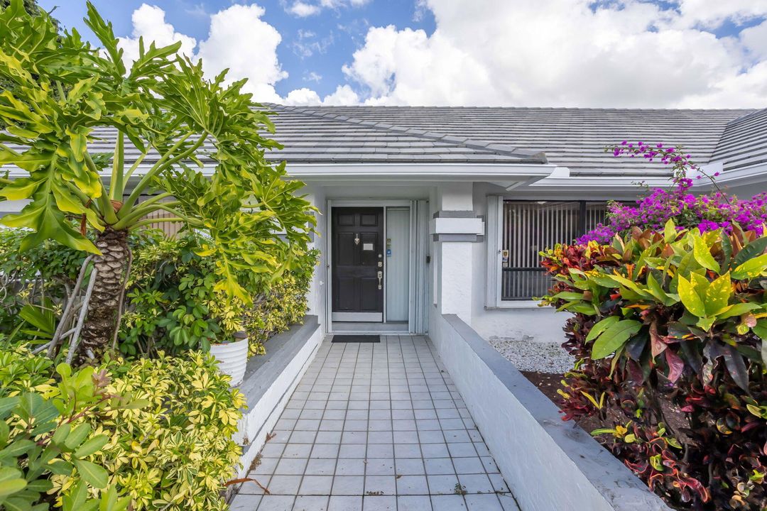 En Venta: $685,000 (3 camas, 2 baños, 2302 Pies cuadrados)