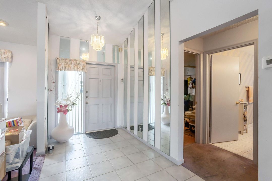 En Venta: $685,000 (3 camas, 2 baños, 2302 Pies cuadrados)