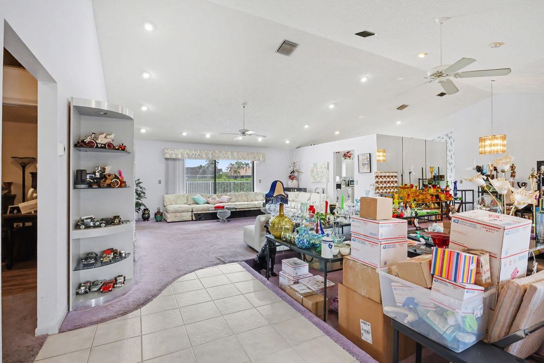 En Venta: $685,000 (3 camas, 2 baños, 2302 Pies cuadrados)