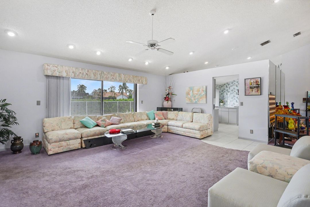 En Venta: $685,000 (3 camas, 2 baños, 2302 Pies cuadrados)