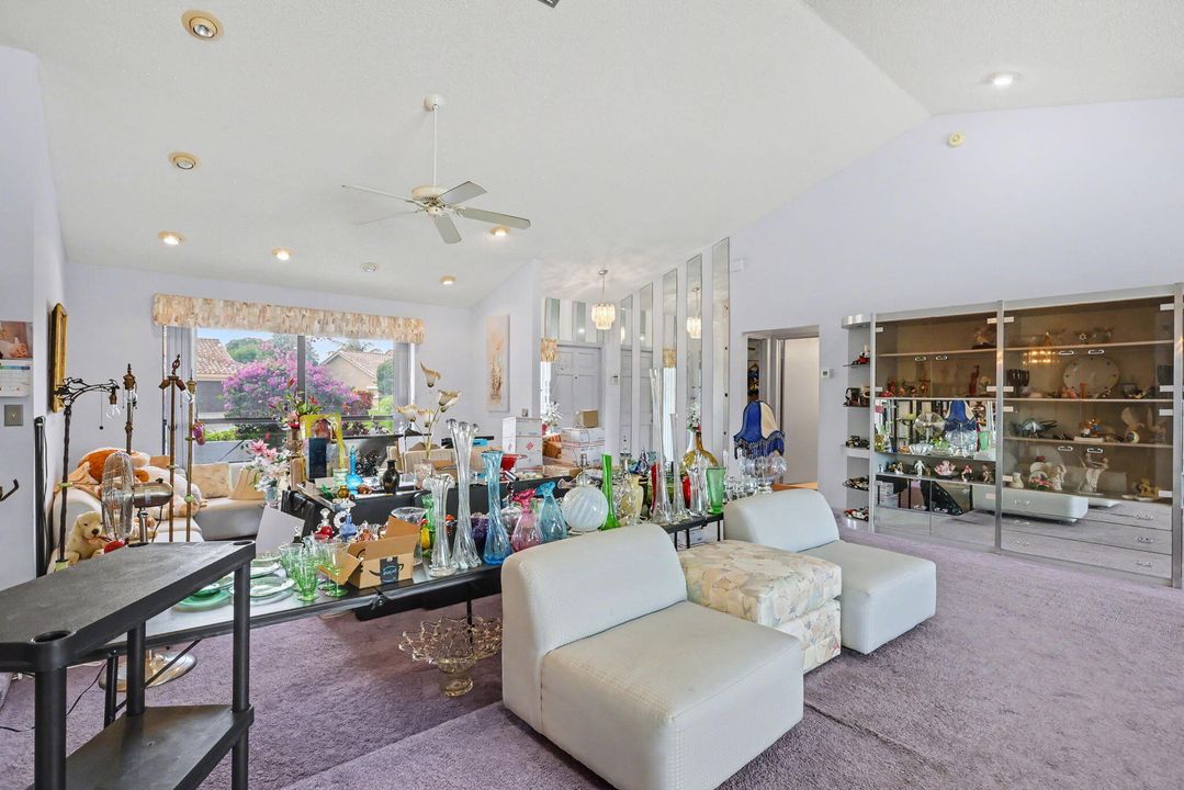 En Venta: $685,000 (3 camas, 2 baños, 2302 Pies cuadrados)