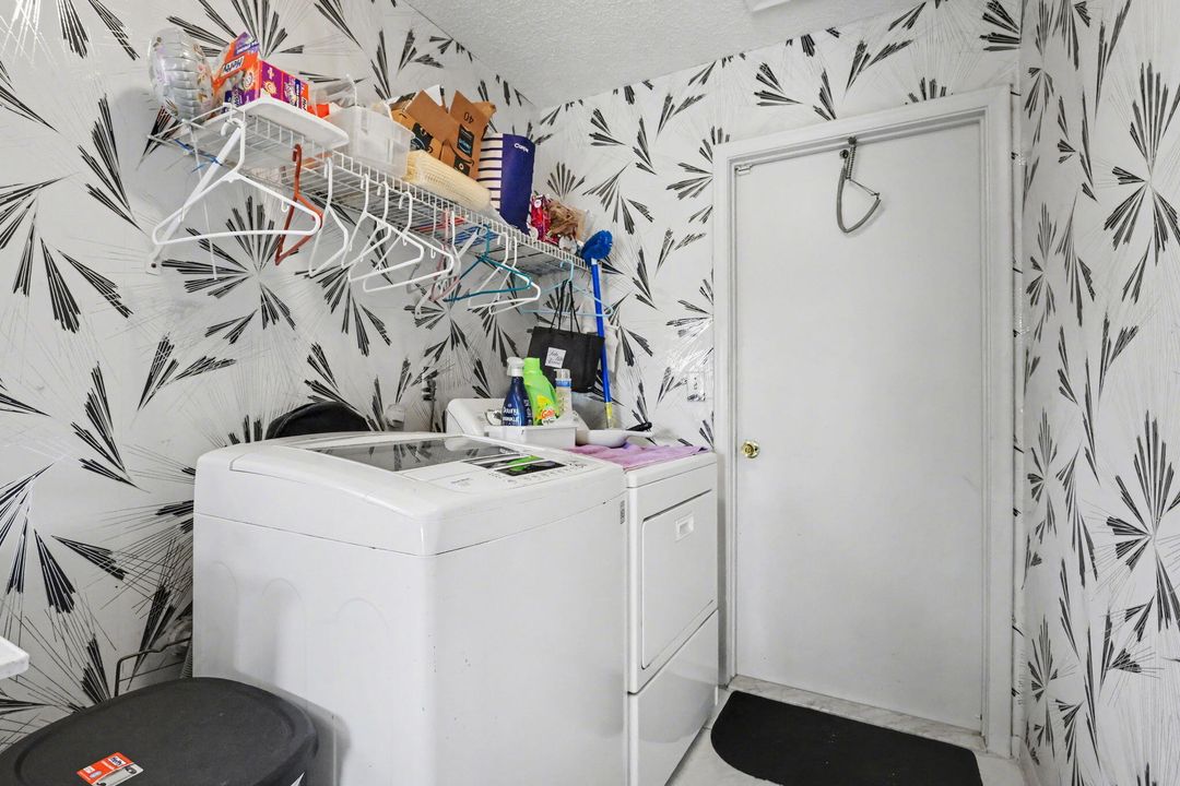 En Venta: $685,000 (3 camas, 2 baños, 2302 Pies cuadrados)