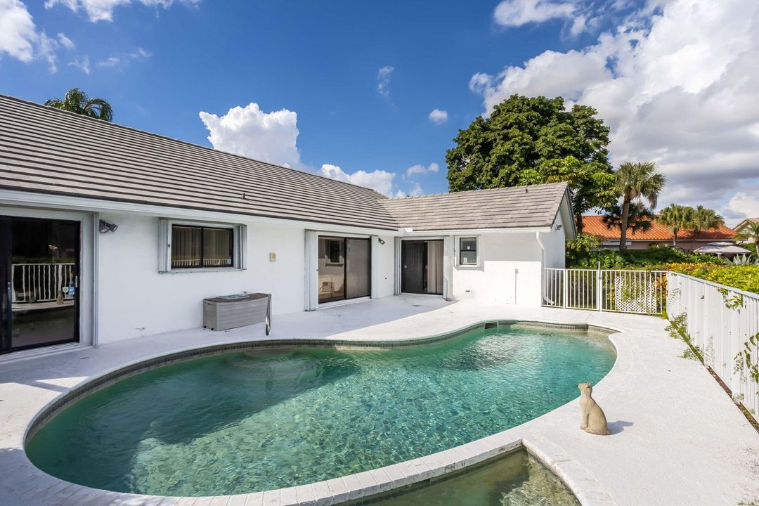 En Venta: $685,000 (3 camas, 2 baños, 2302 Pies cuadrados)