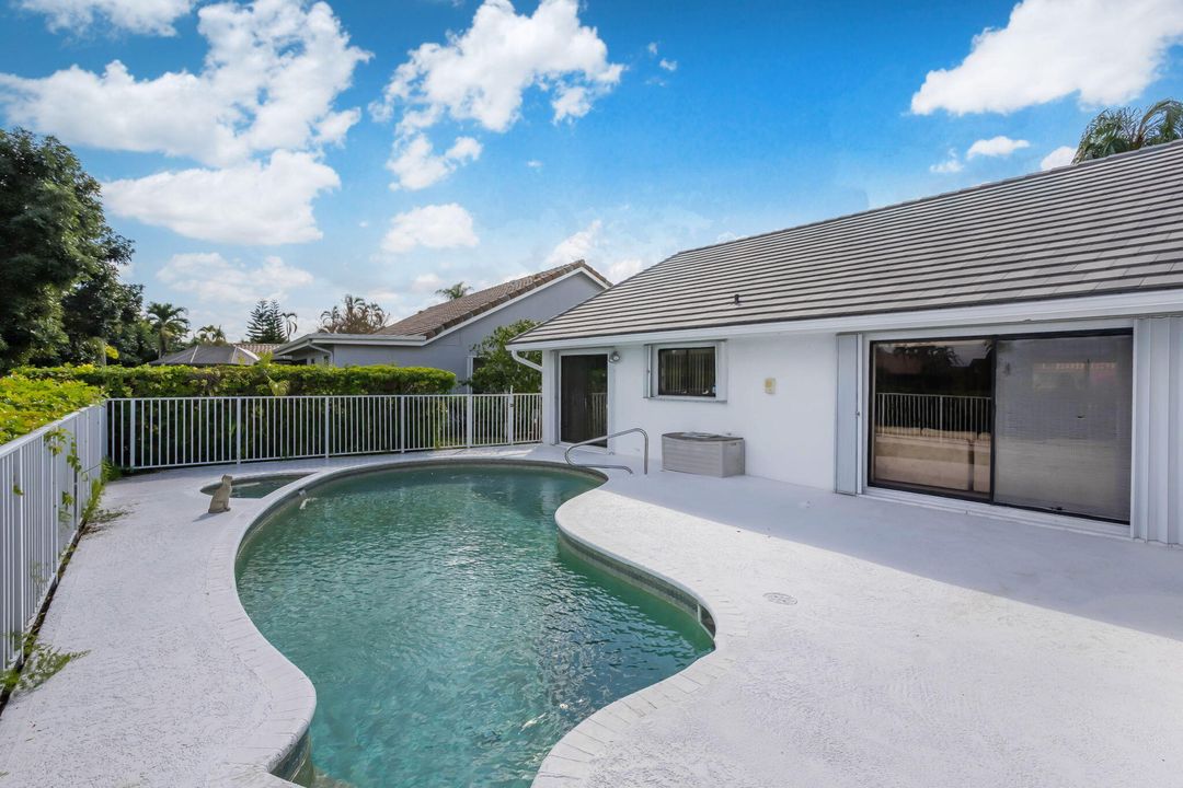 En Venta: $685,000 (3 camas, 2 baños, 2302 Pies cuadrados)