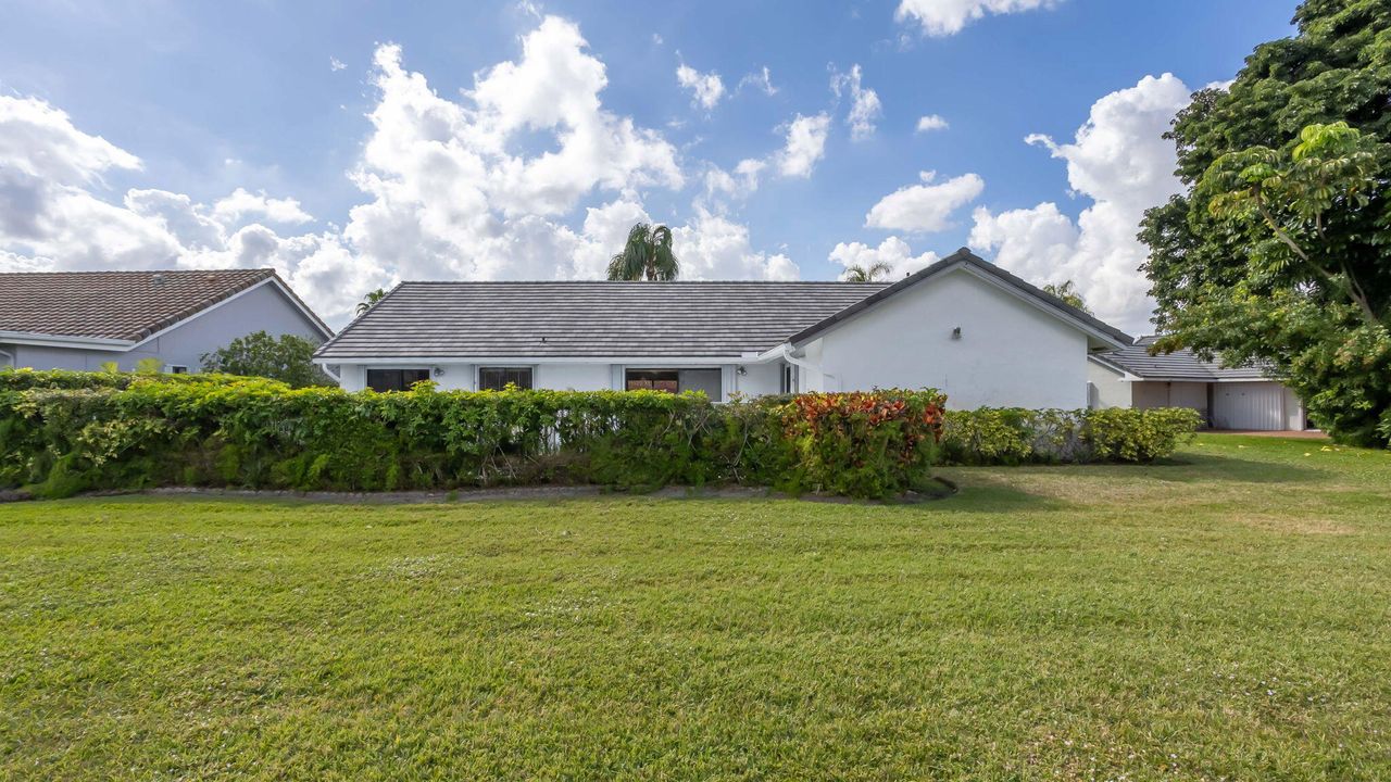 En Venta: $685,000 (3 camas, 2 baños, 2302 Pies cuadrados)