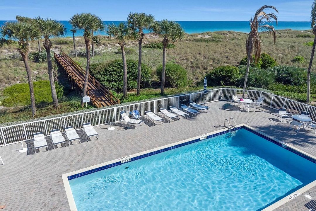 For Sale: $649,000 (2 beds, 2 baths, 1372 Square Feet)