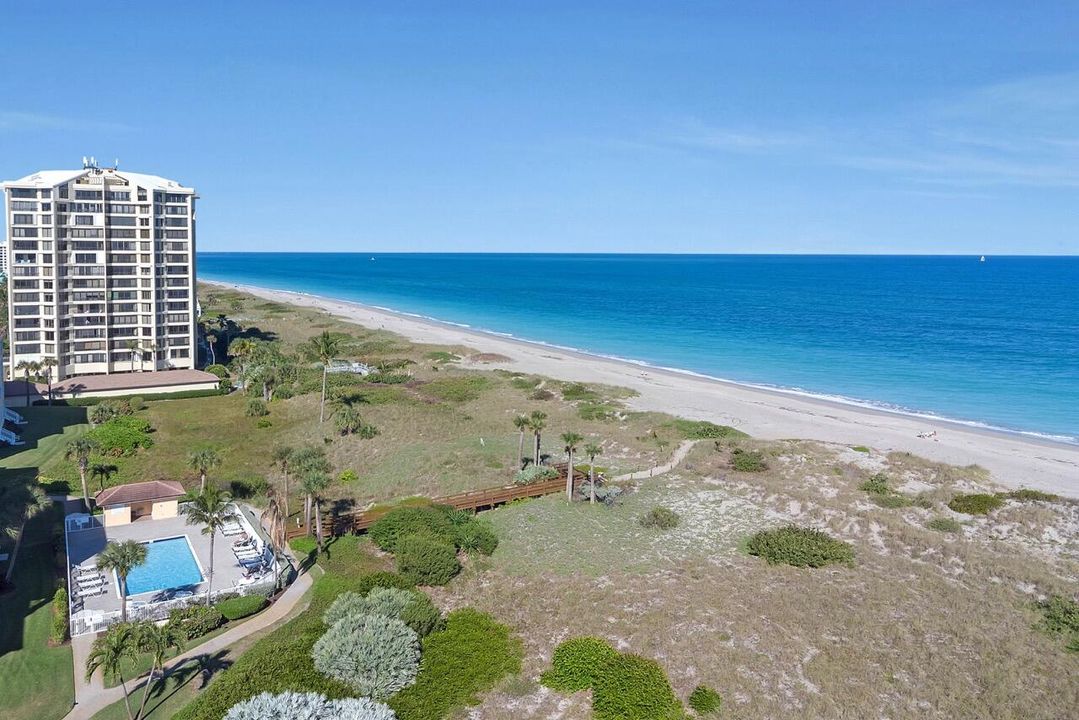 For Sale: $649,000 (2 beds, 2 baths, 1372 Square Feet)