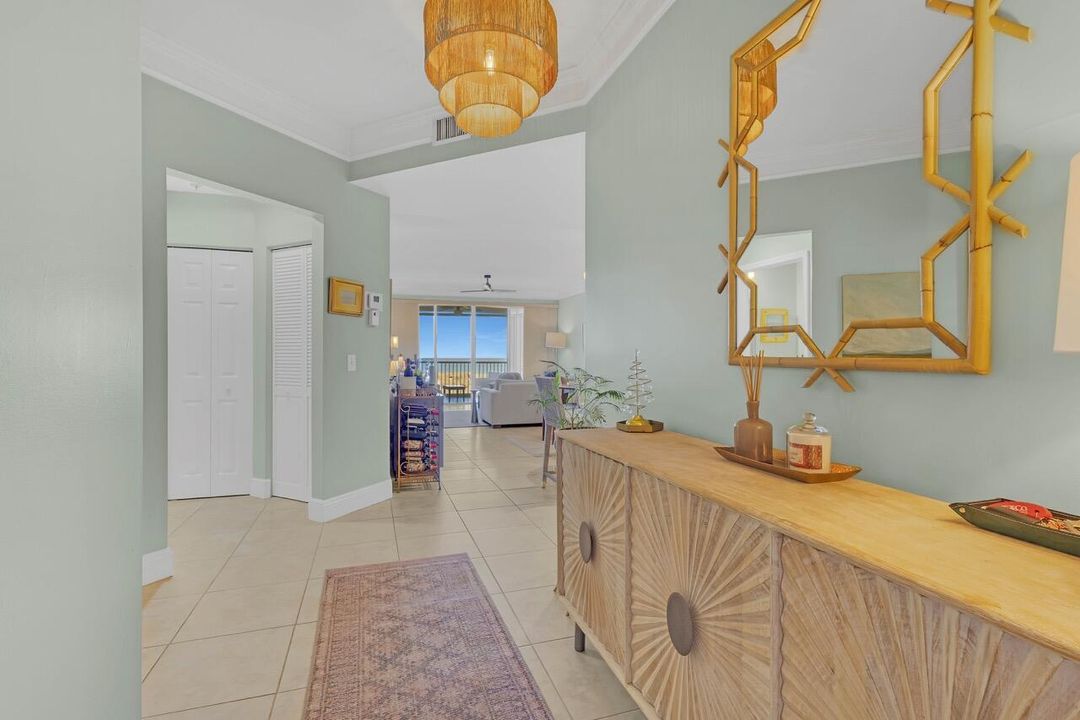 For Sale: $649,000 (2 beds, 2 baths, 1372 Square Feet)