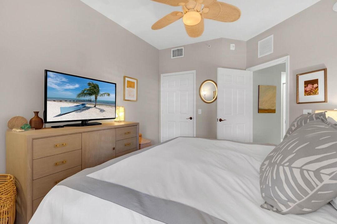 For Sale: $649,000 (2 beds, 2 baths, 1372 Square Feet)