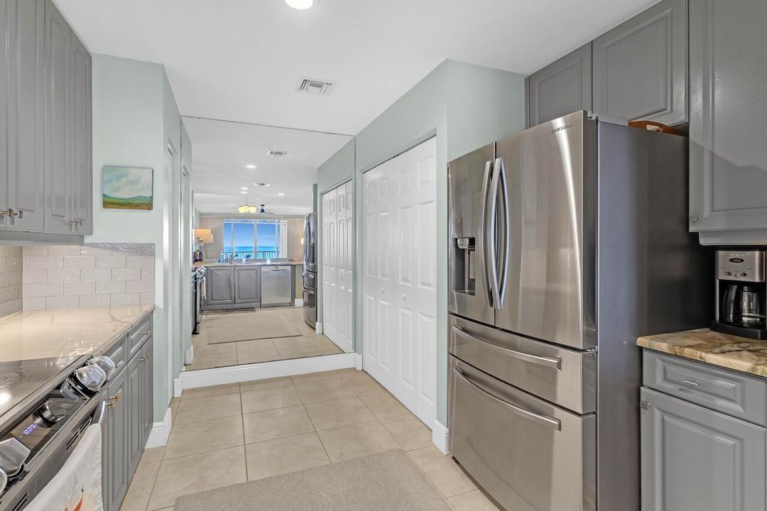 For Sale: $649,000 (2 beds, 2 baths, 1372 Square Feet)