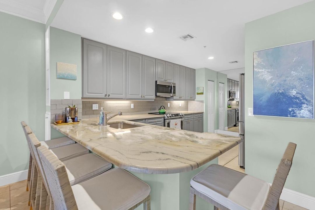 For Sale: $649,000 (2 beds, 2 baths, 1372 Square Feet)