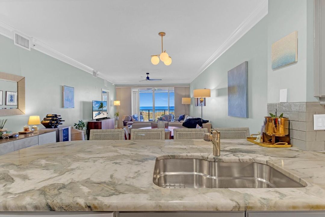 For Sale: $649,000 (2 beds, 2 baths, 1372 Square Feet)