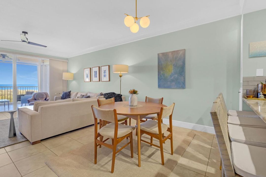 For Sale: $649,000 (2 beds, 2 baths, 1372 Square Feet)