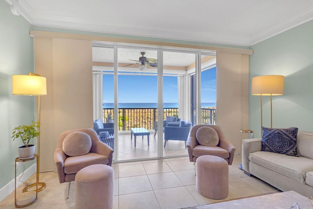 For Sale: $649,000 (2 beds, 2 baths, 1372 Square Feet)