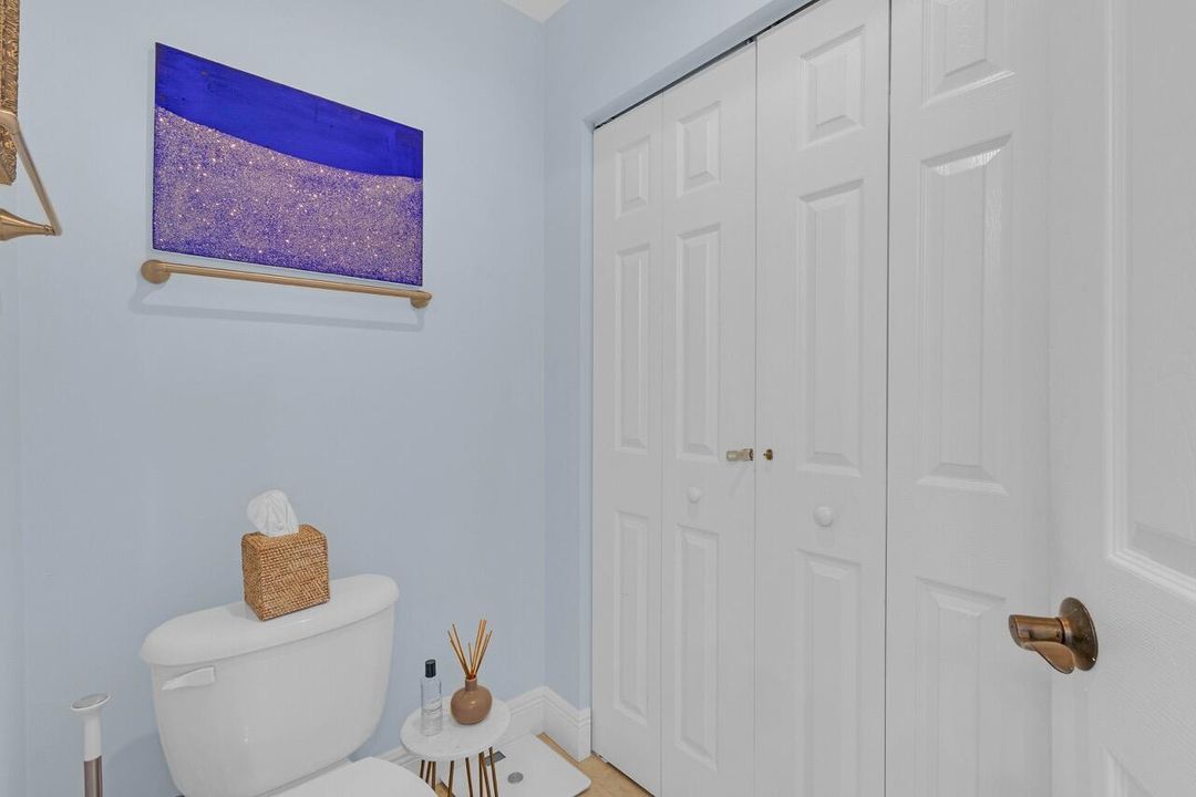 For Sale: $649,000 (2 beds, 2 baths, 1372 Square Feet)