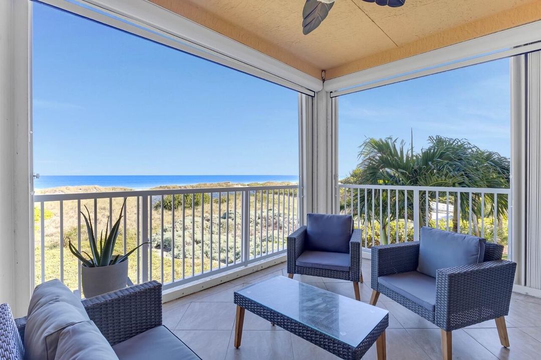 For Sale: $649,000 (2 beds, 2 baths, 1372 Square Feet)