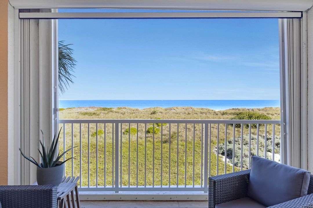 For Sale: $649,000 (2 beds, 2 baths, 1372 Square Feet)