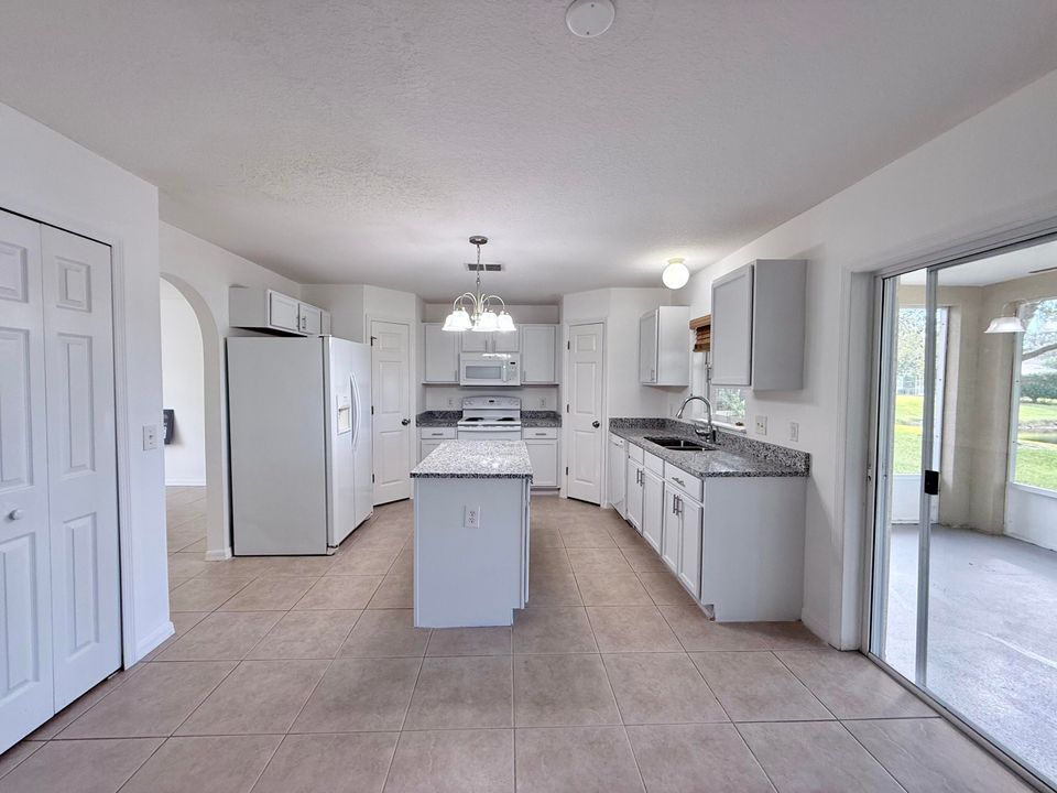 На продажу: $369,000 (4 спален, 2 ванн, 2257 Квадратных фут)